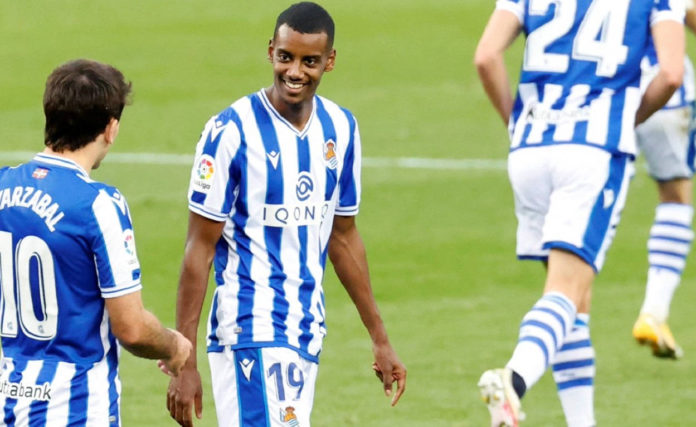 Clubes punteros de la Premier League tras el delantero Alexander Isak de la Real Sociedad