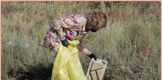 La reina Sofía sensibiliza a la población recogiendo basura ella misma