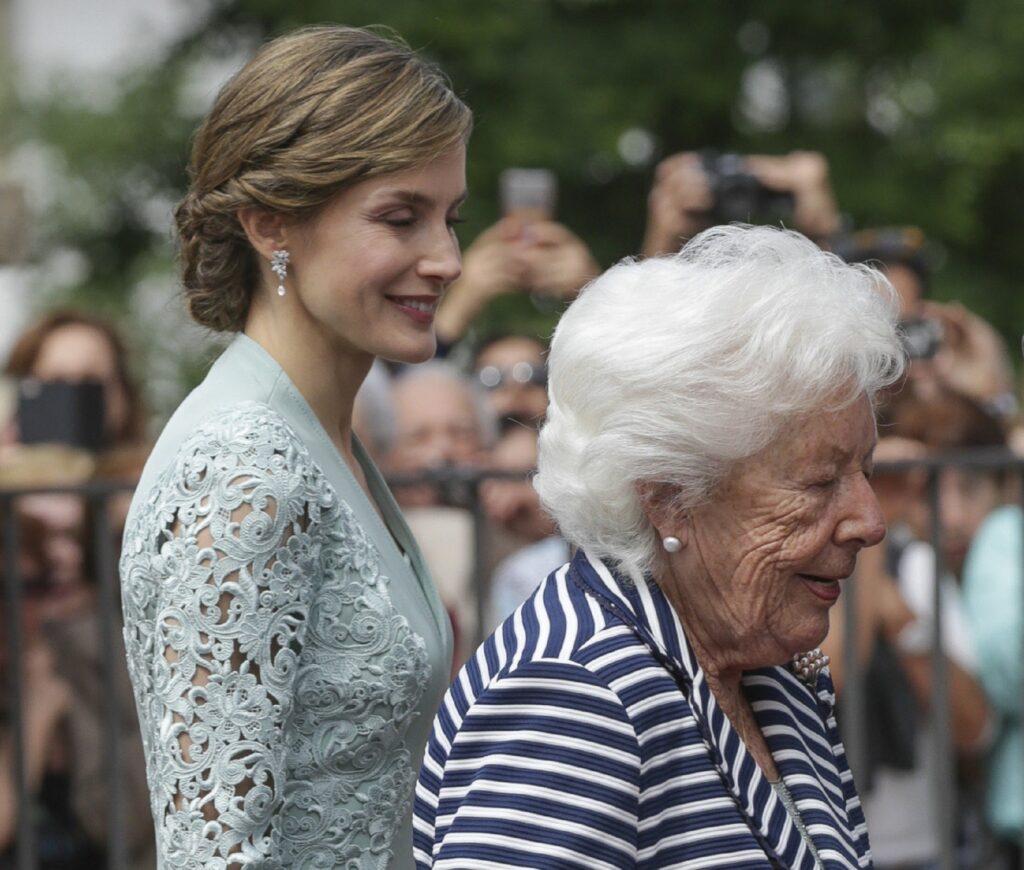 Menchu-y-su-nieta-la-Reina-Letizia